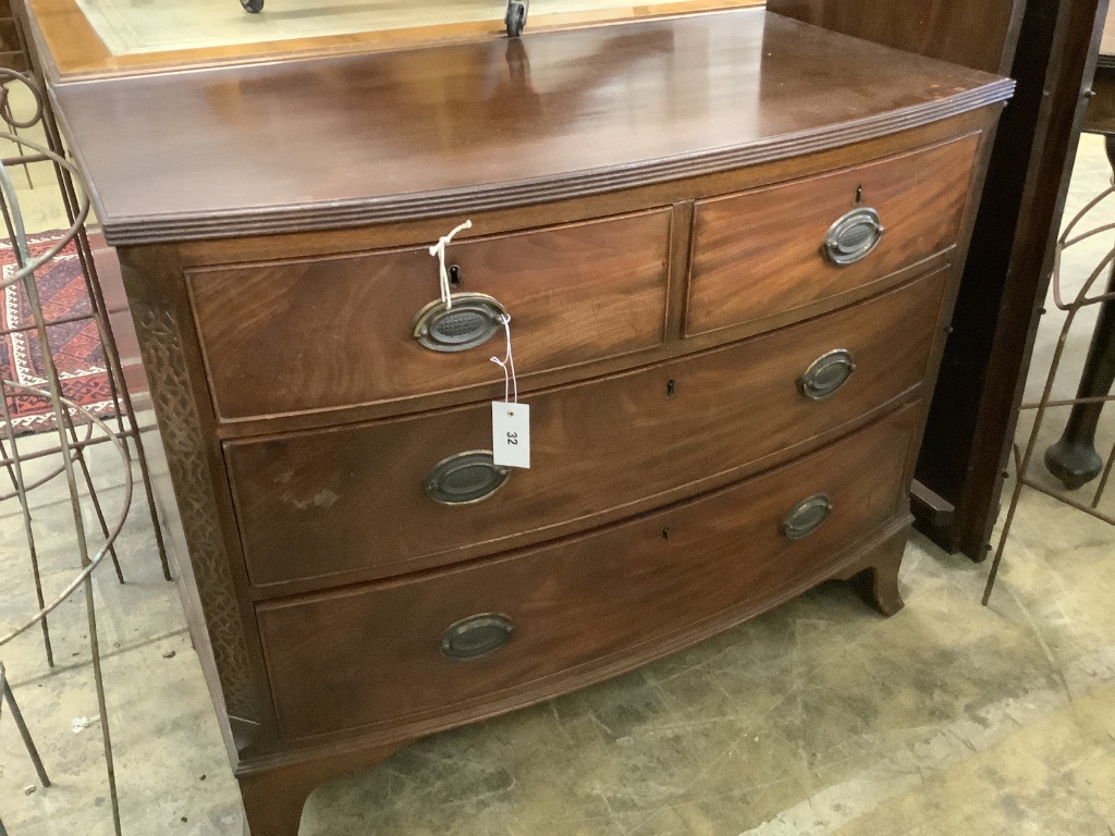 A small Regency bow front chest of drawers, width 97cm, depth 50cm, height 79cm